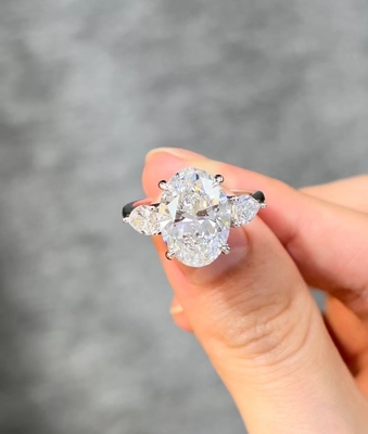 Лабораторные бриллианты, ювелирные изделия, три камня, помолвки, обручальные кольца, культивируемые бриллианты.